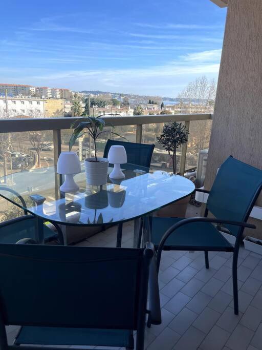 Appartement Vue Mer, 5Min A Pied De La Plage, Parking Prive Vallauris Exteriör bild
